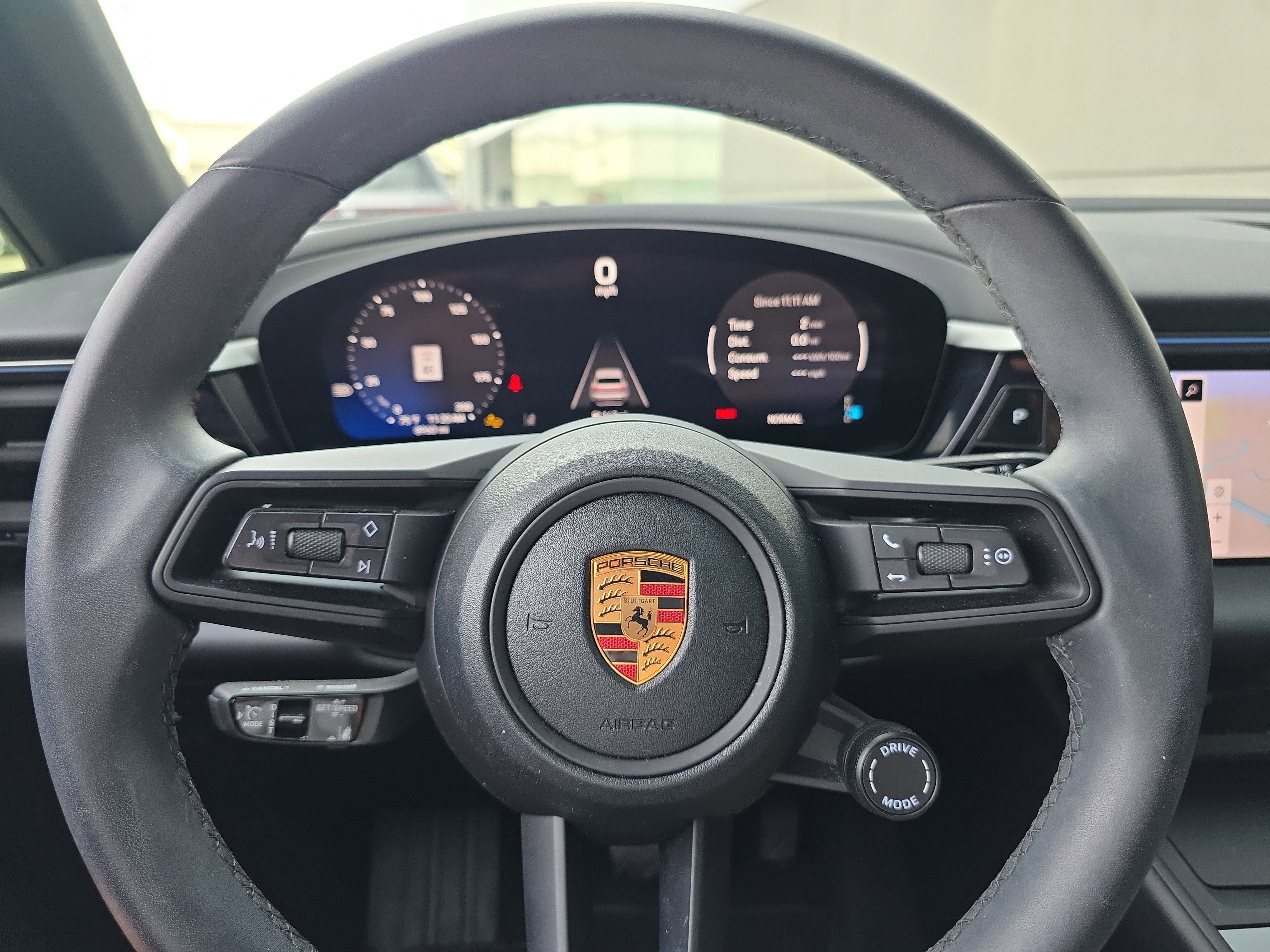 Used 2025 Porsche Macan 4 Electric AWD/4WD image 19