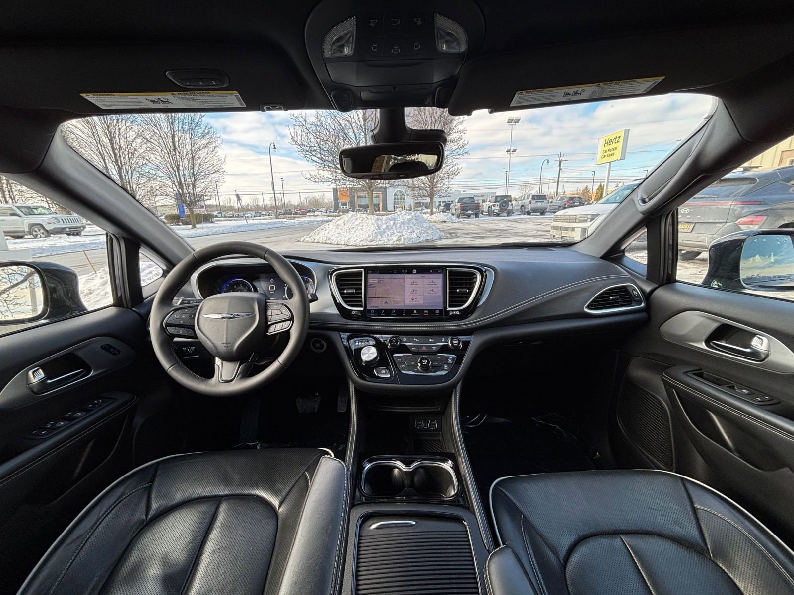 Used 2025 Chrysler Pacifica Limited image 38