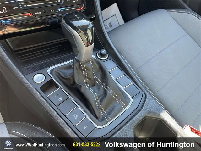 Certified 2025 Volkswagen Jetta SE w/ Sunroof Package image 28