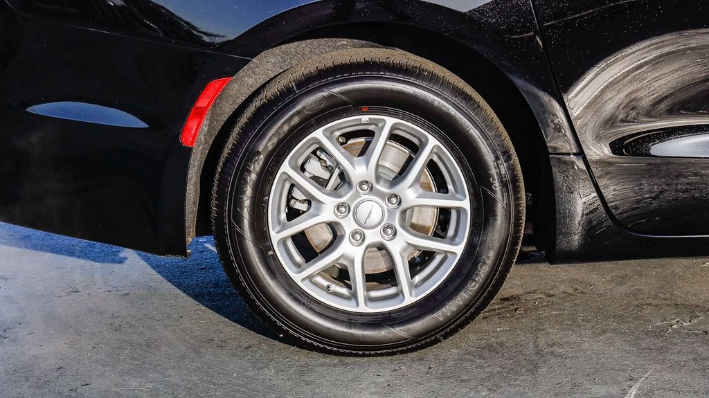 New 2027 Chrysler Pacifica Select FWD image 12