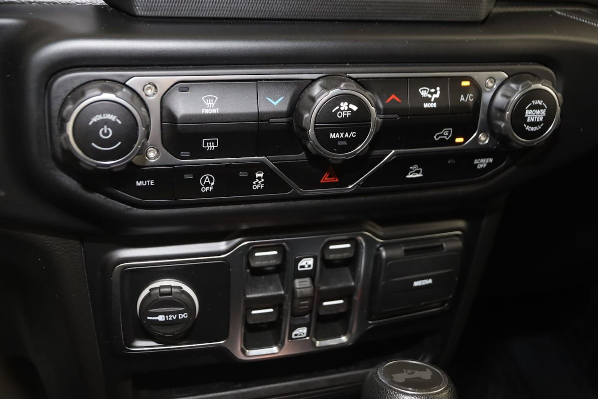 Used 2022 Jeep Wrangler Unlimited Sport image 25