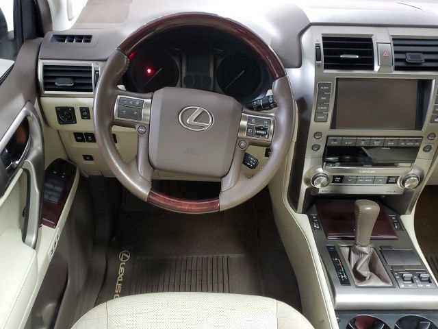 Used 2018 Lexus GX 460 Premium w/ Premium Package AWD/4WD image 16