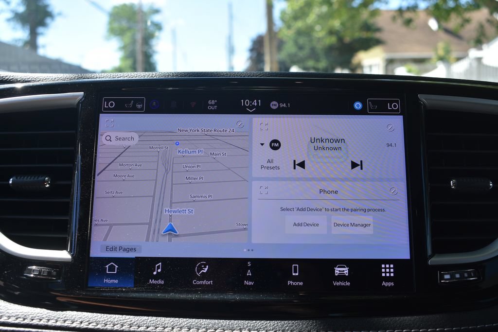 Used 2024 Chrysler Pacifica Limited FWD image 14