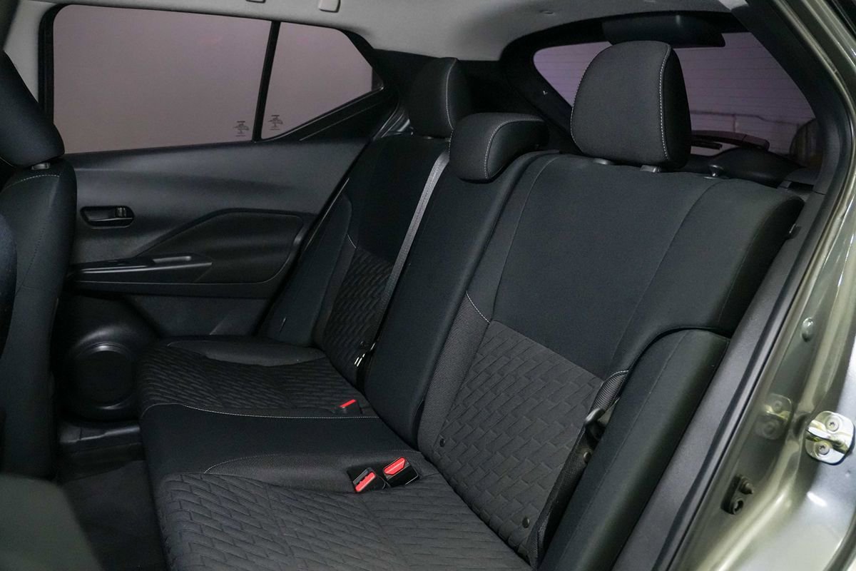 Used 2021 Nissan Kicks S FWD image 17