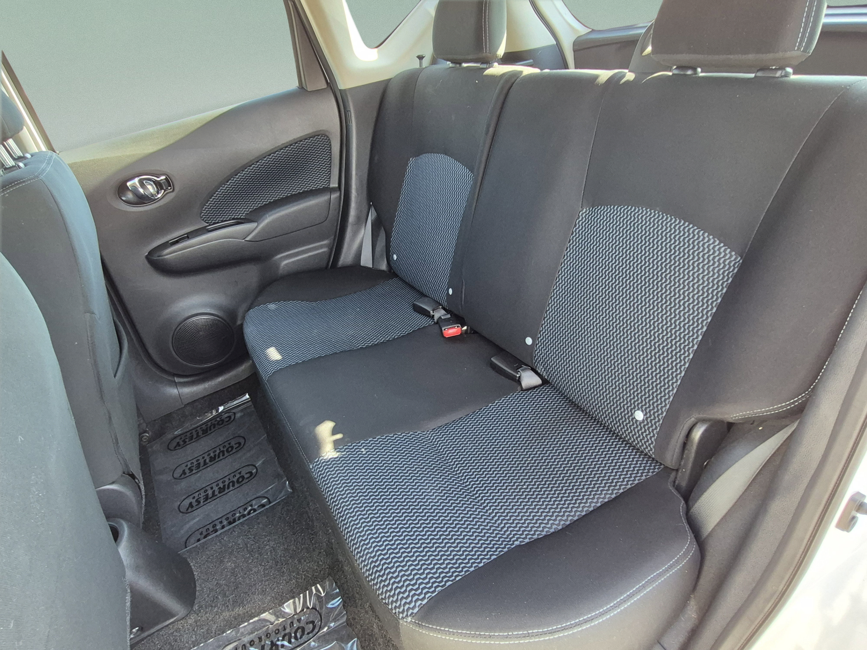 Used 2016 Nissan Versa Note SV FWD image 15