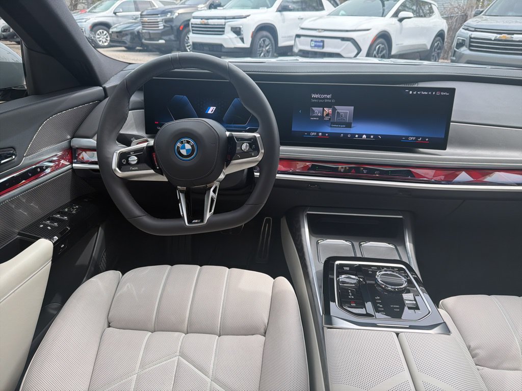 Used 2025 BMW i7 eDrive50 w/ M Sport Package RWD image 27