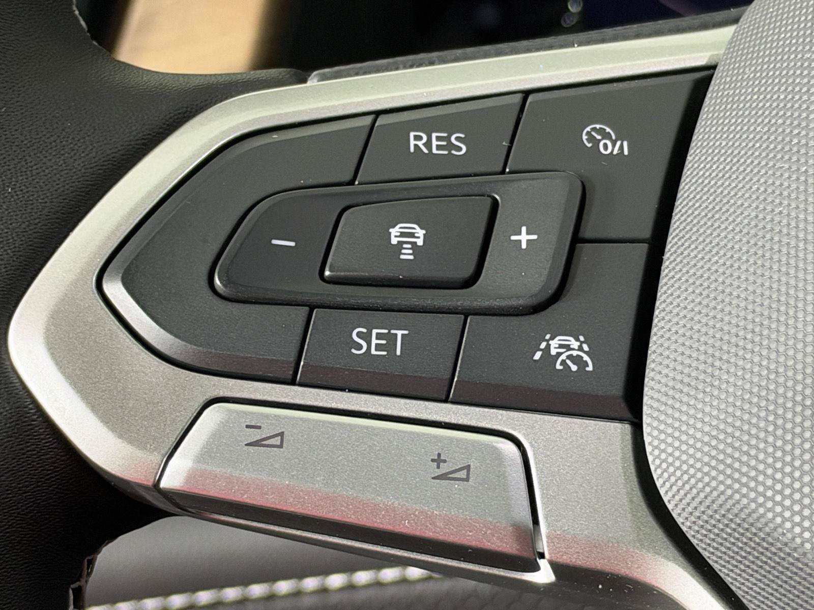 New 2026 Volkswagen Atlas SE FWD image 28