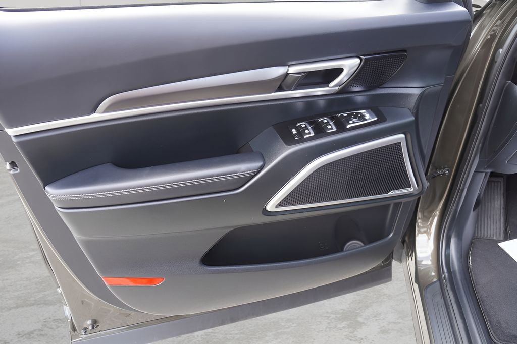 Used 2025 Kia Telluride S image 15