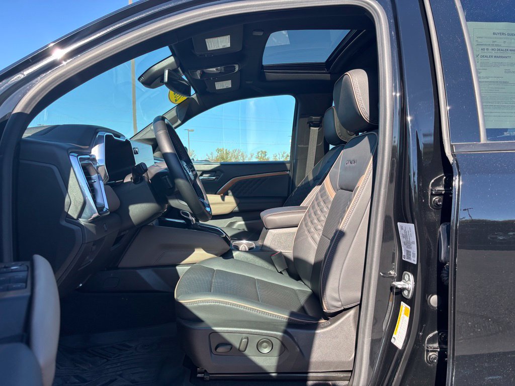 Used 2024 GMC Canyon Denali AWD/4WD image 14