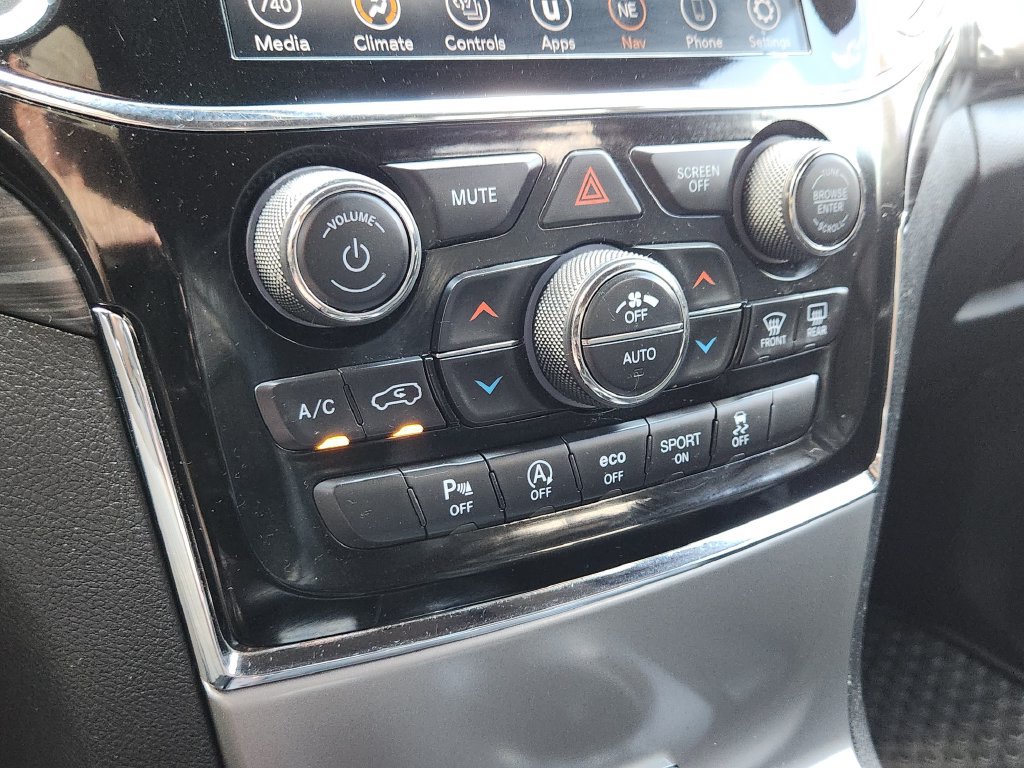 Used 2020 Jeep Grand Cherokee Altitude AWD/4WD image 18
