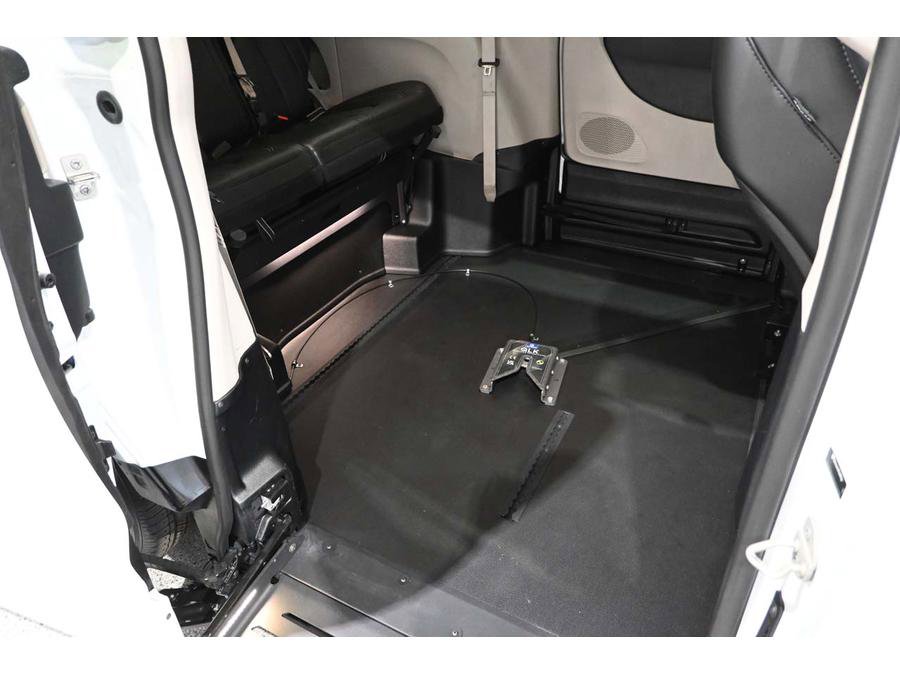 Used 2024 Chrysler Pacifica Touring-L FWD image 18
