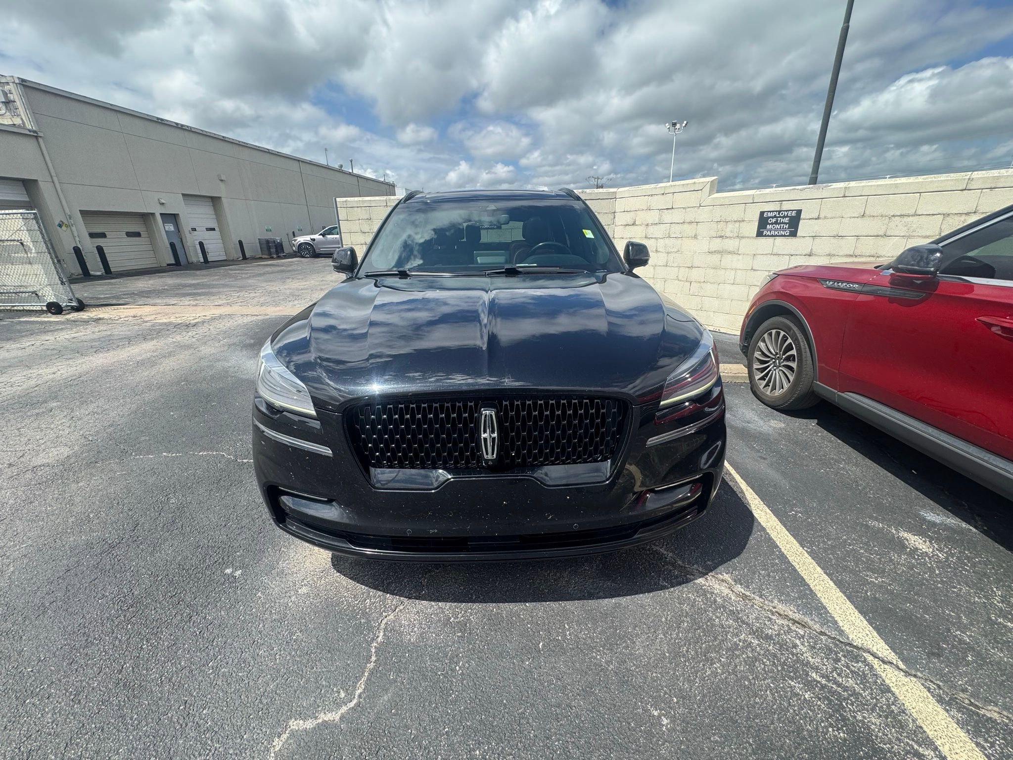 Used 2023 Lincoln Aviator Reserve w/ Jet Appearance Package image 3