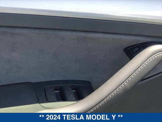 Used 2024 Tesla Model Y Performance AWD/4WD image 11