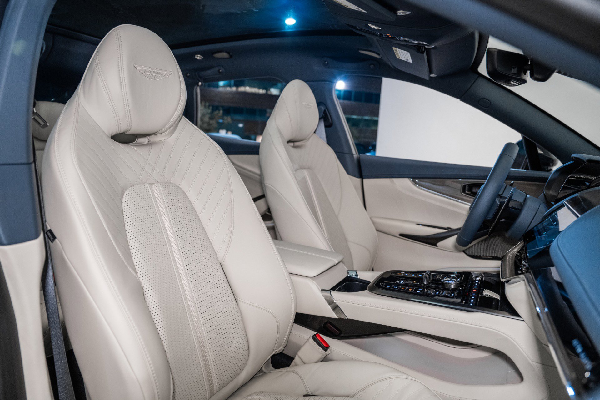 Used 2025 Aston Martin DBX 707 image 22