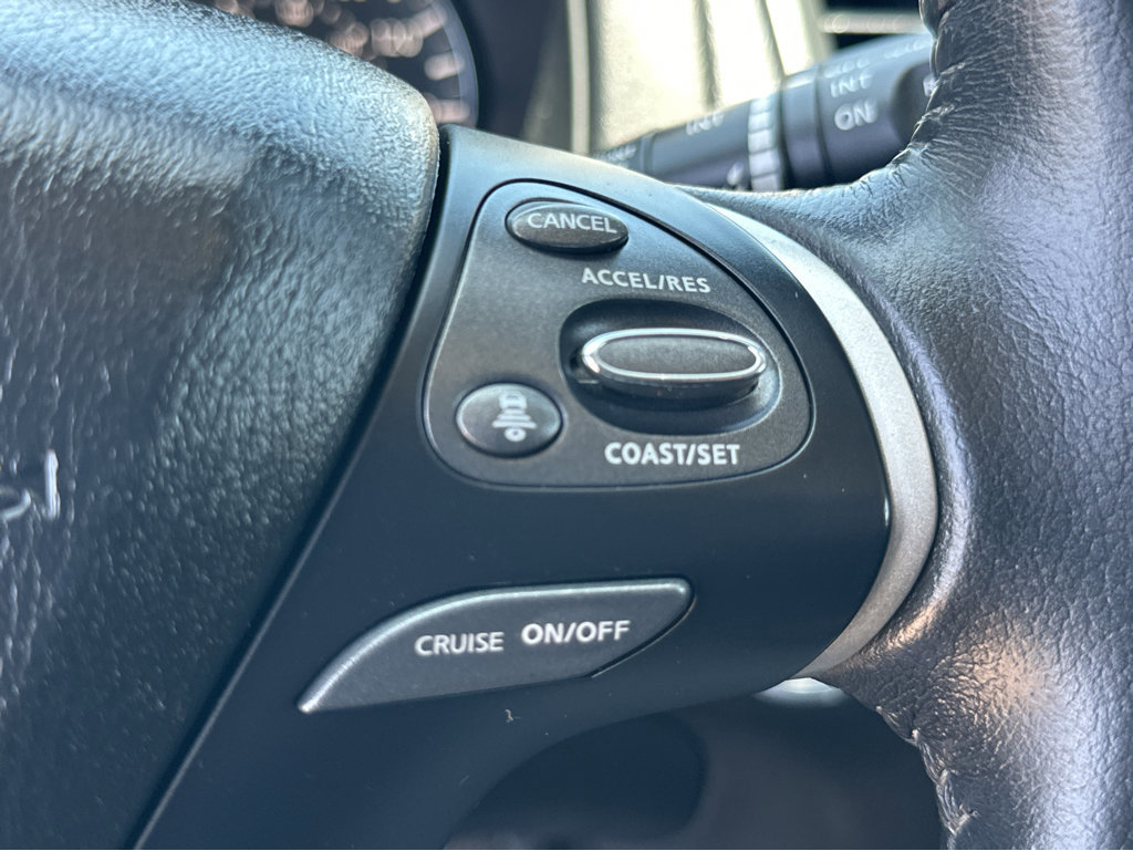 Used 2020 Nissan Pathfinder SV image 22