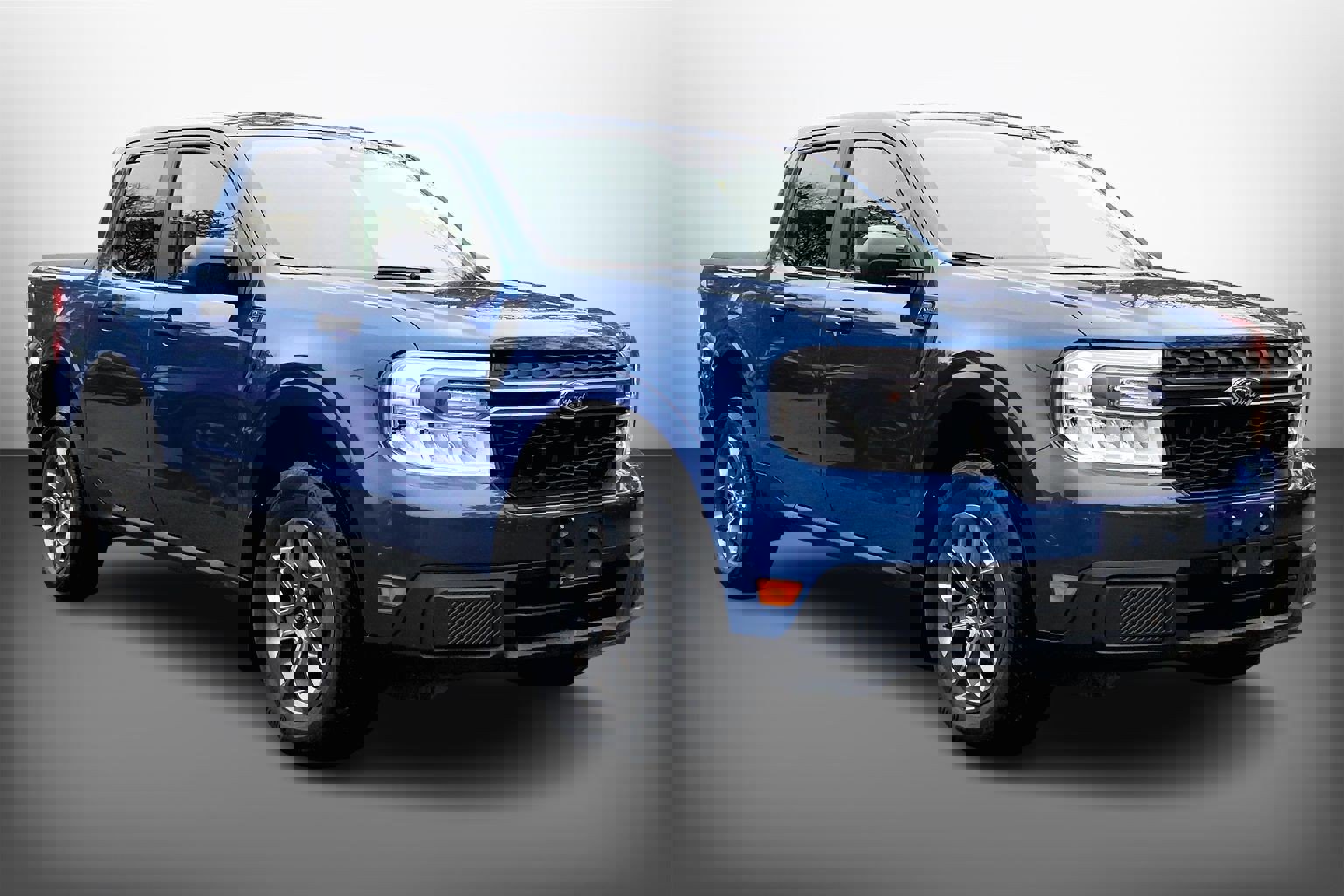 Used 2023 Ford Maverick XLT image 3