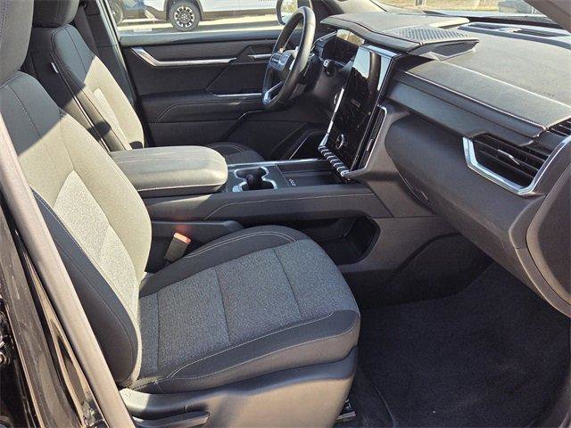 Used 2025 GMC Acadia Elevation image 17