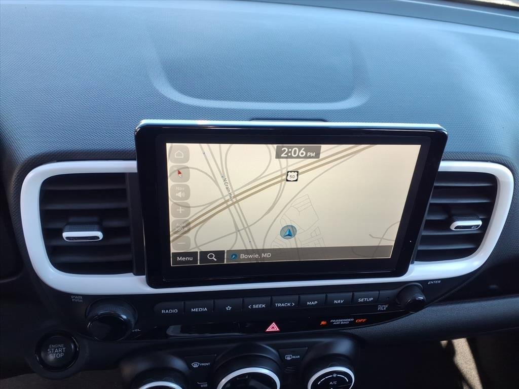 Used 2023 Hyundai Venue Limited image 21