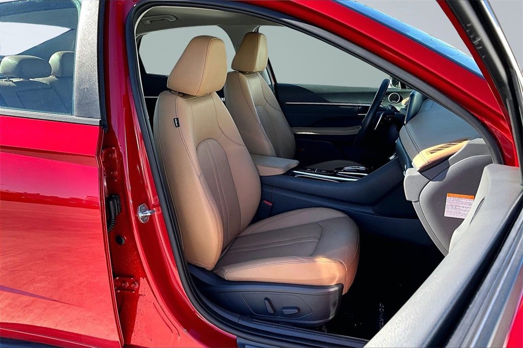 Used 2022 Hyundai Sonata Limited w/ Cargo Package image 15