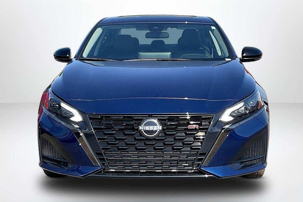 Used 2023 Nissan Altima 2.0 SR FWD image 2