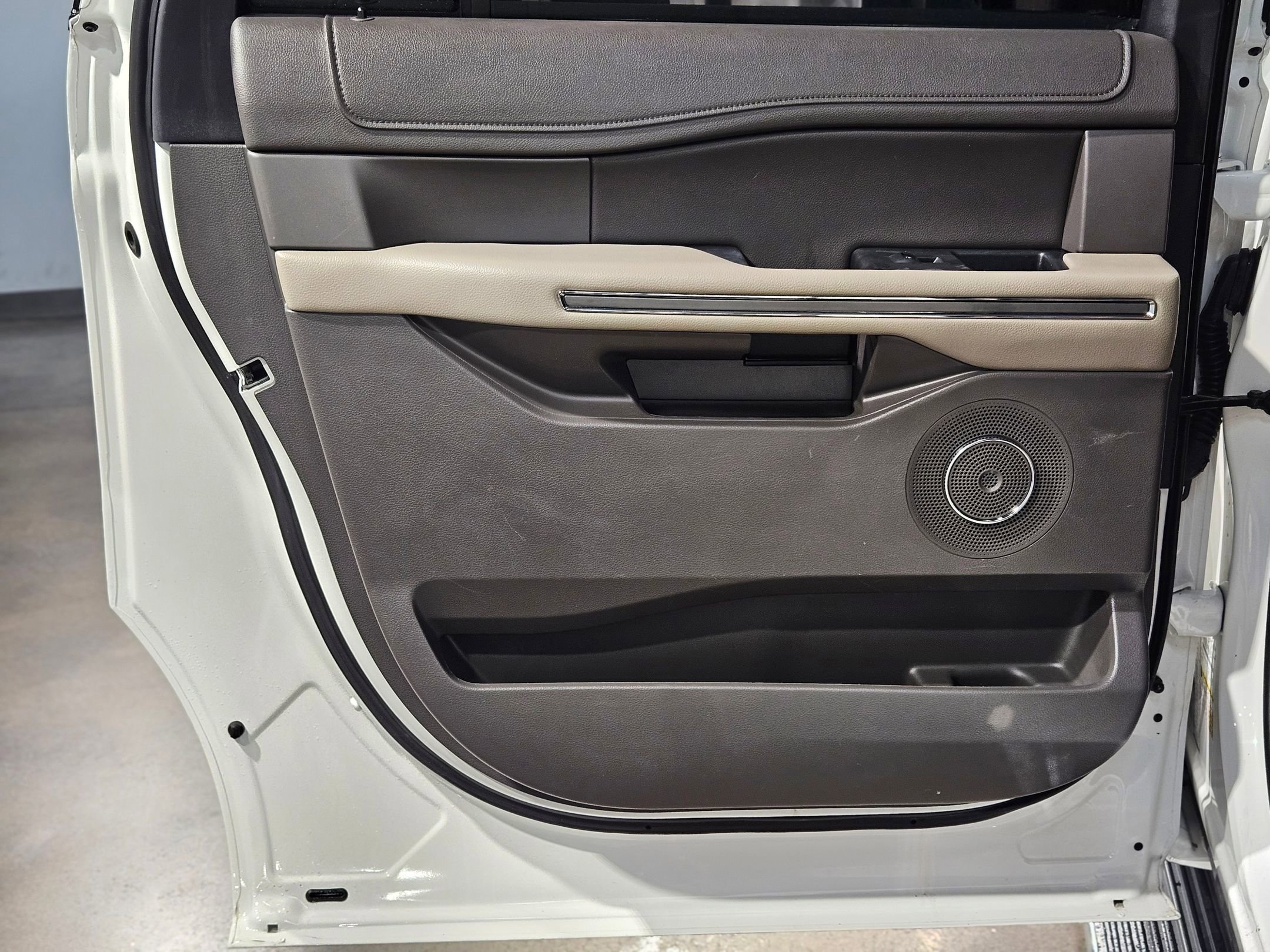 Used 2021 Ford Expedition Max XLT image 35