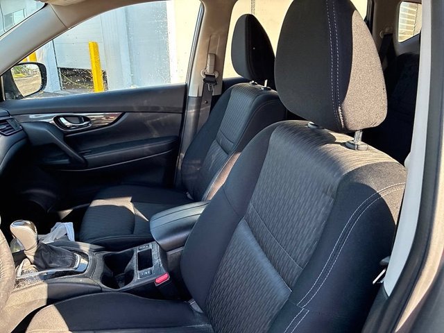 Used 2017 Nissan Rogue SV AWD/4WD image 28