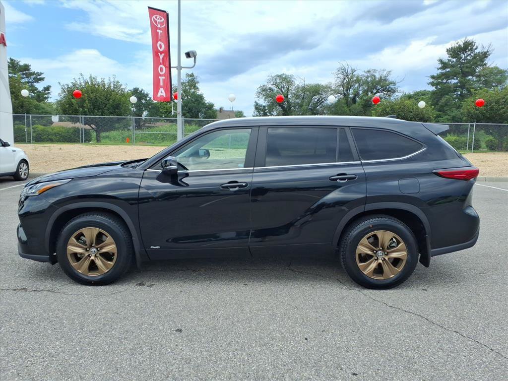 Used 2023 Toyota Highlander Bronze Edition AWD/4WD image 8