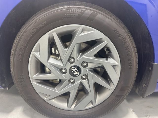 Used 2025 Hyundai Elantra Hybrid FWD image 11