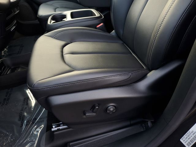 New 2026 Chrysler Pacifica Select w/ S Appearance Package image 19