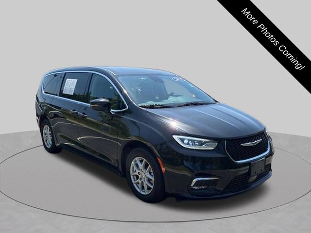 Used 2023 Chrysler Pacifica Touring-L FWD image 6