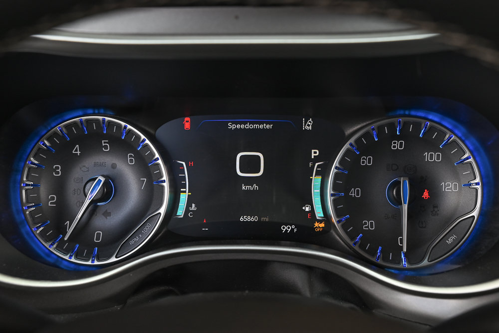 Used 2024 Chrysler Pacifica Touring-L FWD image 15