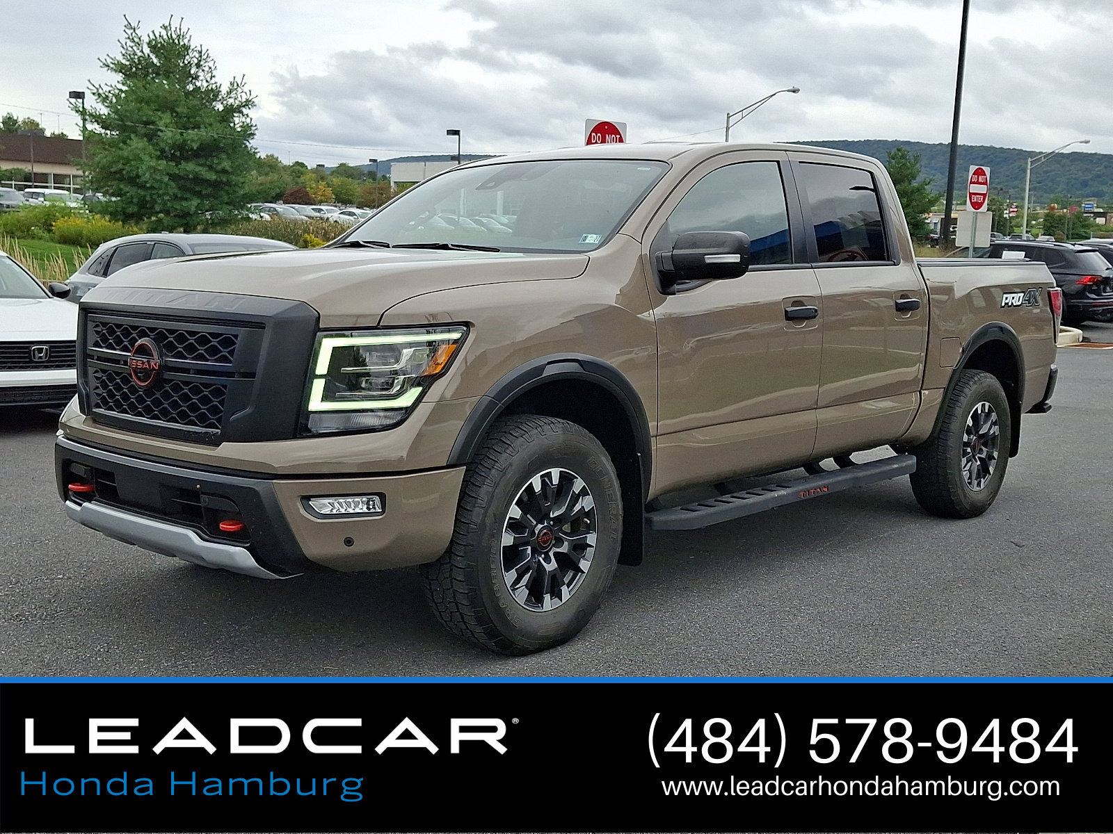 Used 2023 Nissan Titan PRO-4X w/ Pro-4x Convenience Package AWD/4WD image 3