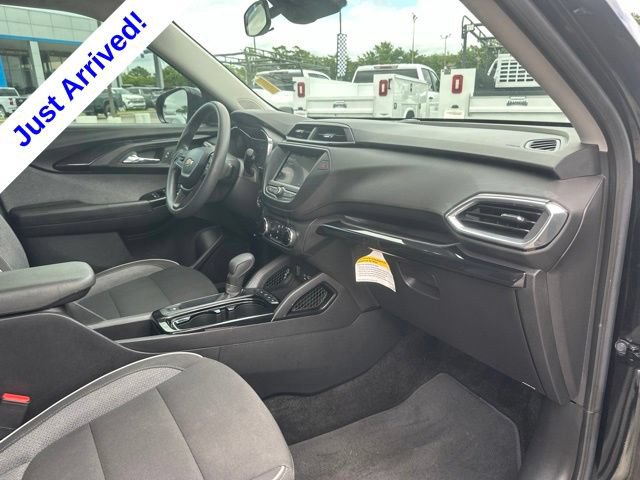 Used 2023 Chevrolet TrailBlazer LT AWD/4WD image 32