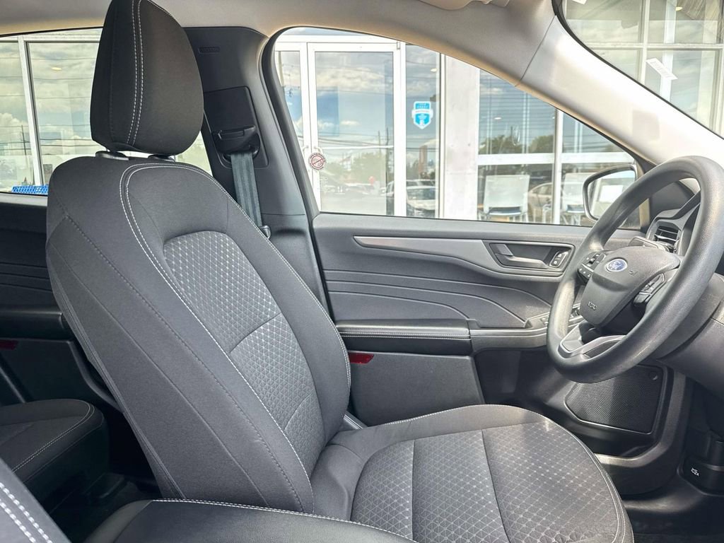 Used 2025 Ford Escape Active AWD/4WD image 11