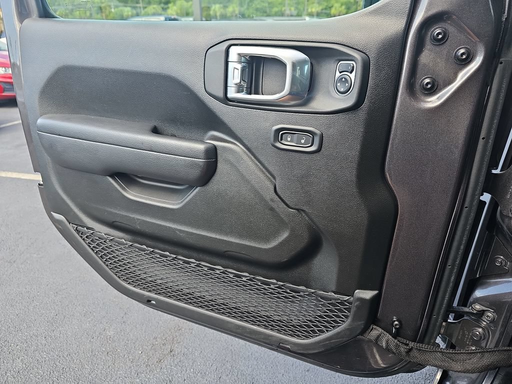 Used 2025 Jeep Wrangler Unlimited Rubicon AWD/4WD image 33