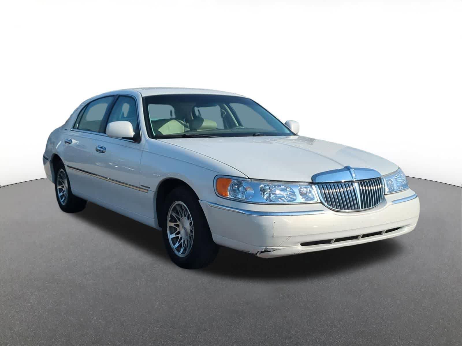 Used 2000 Lincoln Town Car Signature RWD image 8