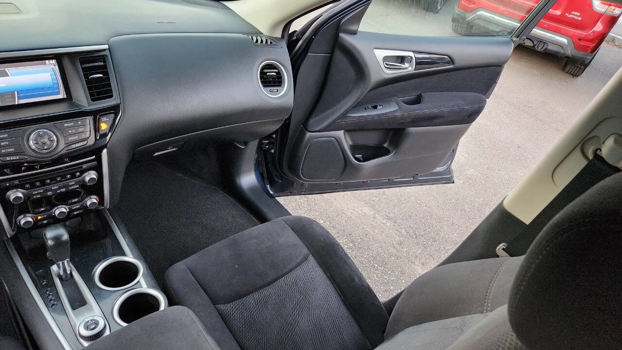 Used 2015 Nissan Pathfinder SV w/ Cargo Package image 33