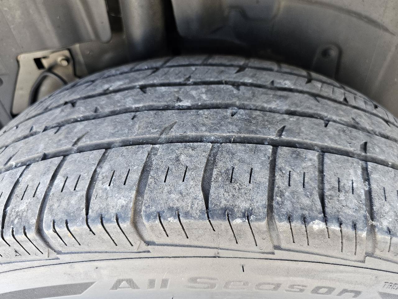 Used 2018 Ford Explorer XLT w/ Equipment Group 202A AWD/4WD image 80