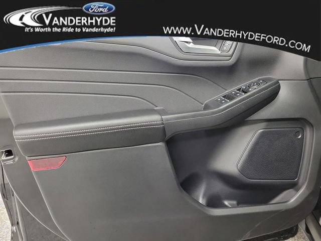 New 2026 Ford Escape SE FWD image 15