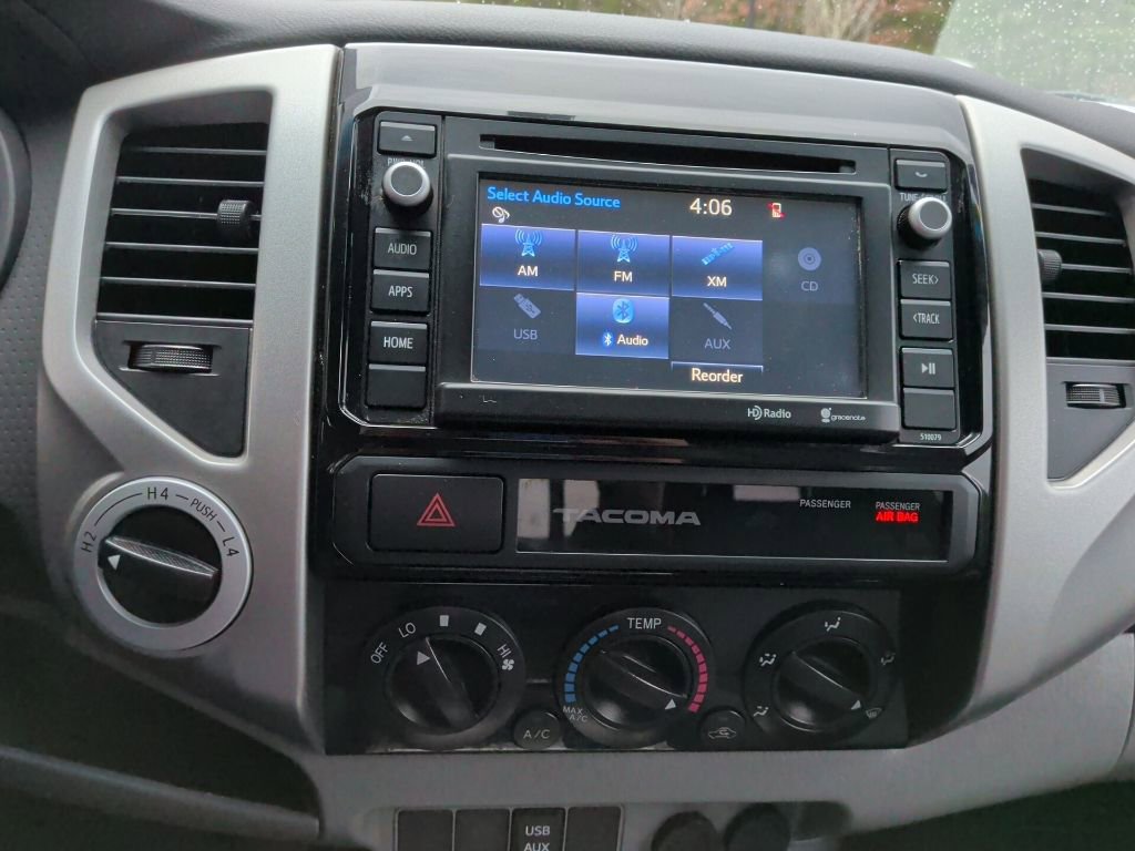 Used 2015 Toyota Tacoma 4x4 Access Cab V6 w/ TRD Sport Package image 22