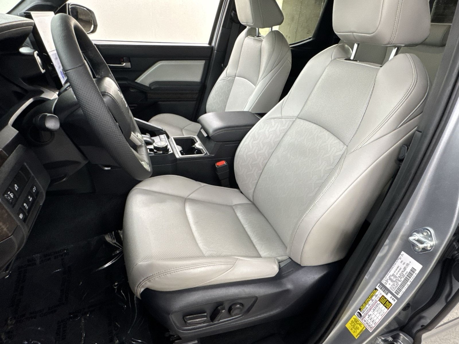 Used 2024 Toyota Tacoma Limited AWD/4WD image 14
