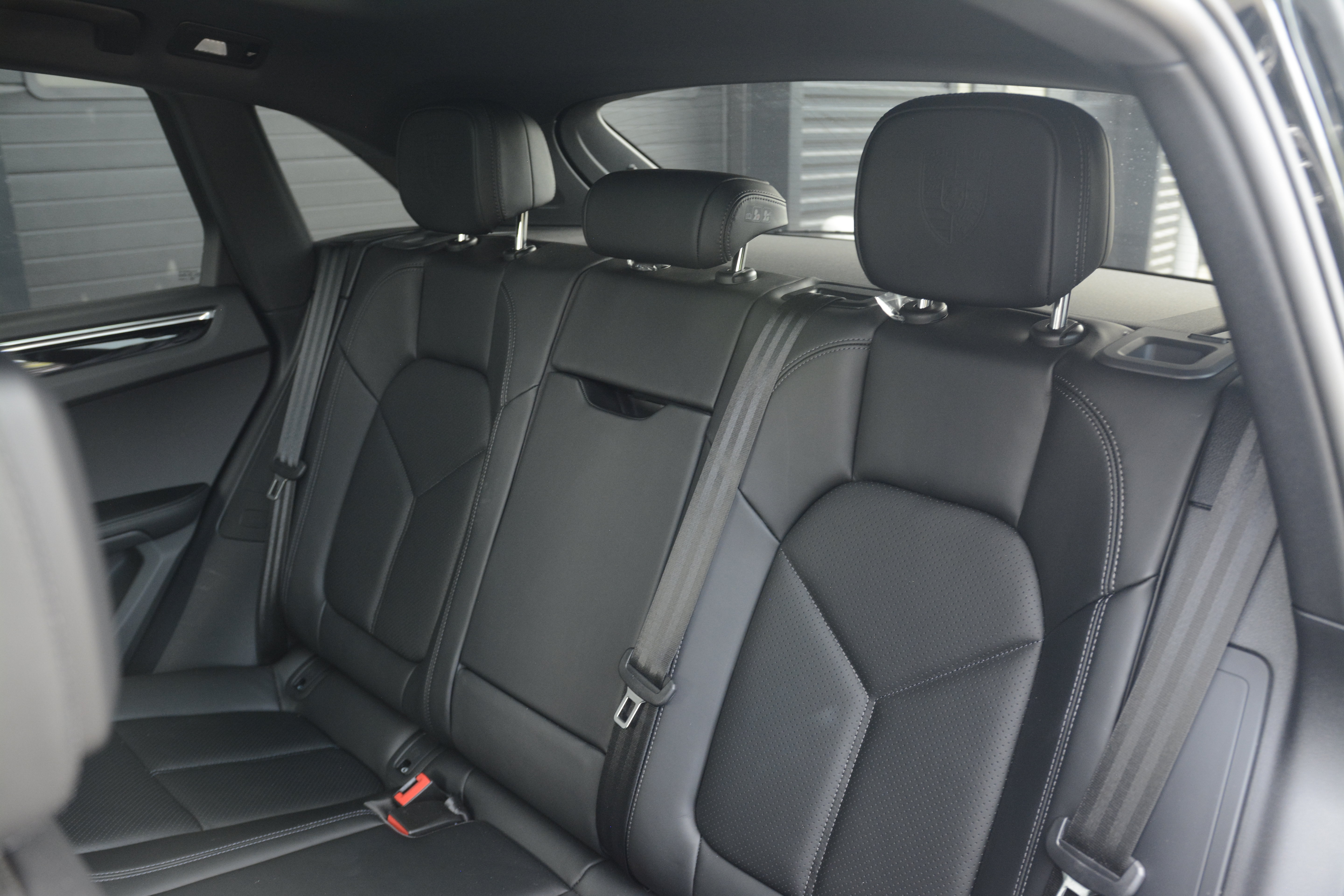 Certified 2026 Porsche Macan Turbo AWD/4WD image 31
