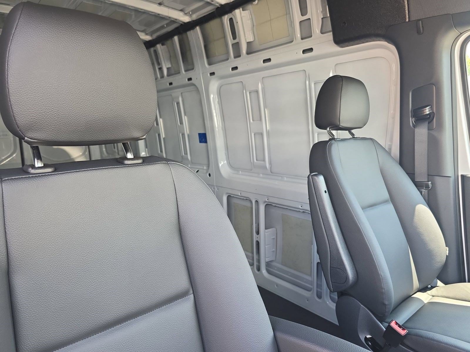 Used 2025 Mercedes-Benz Sprinter 2500 image 23