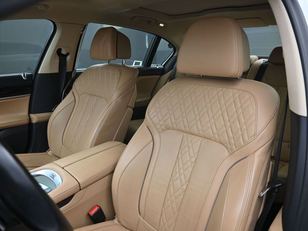 Used 2018 BMW 740e xDrive image 13