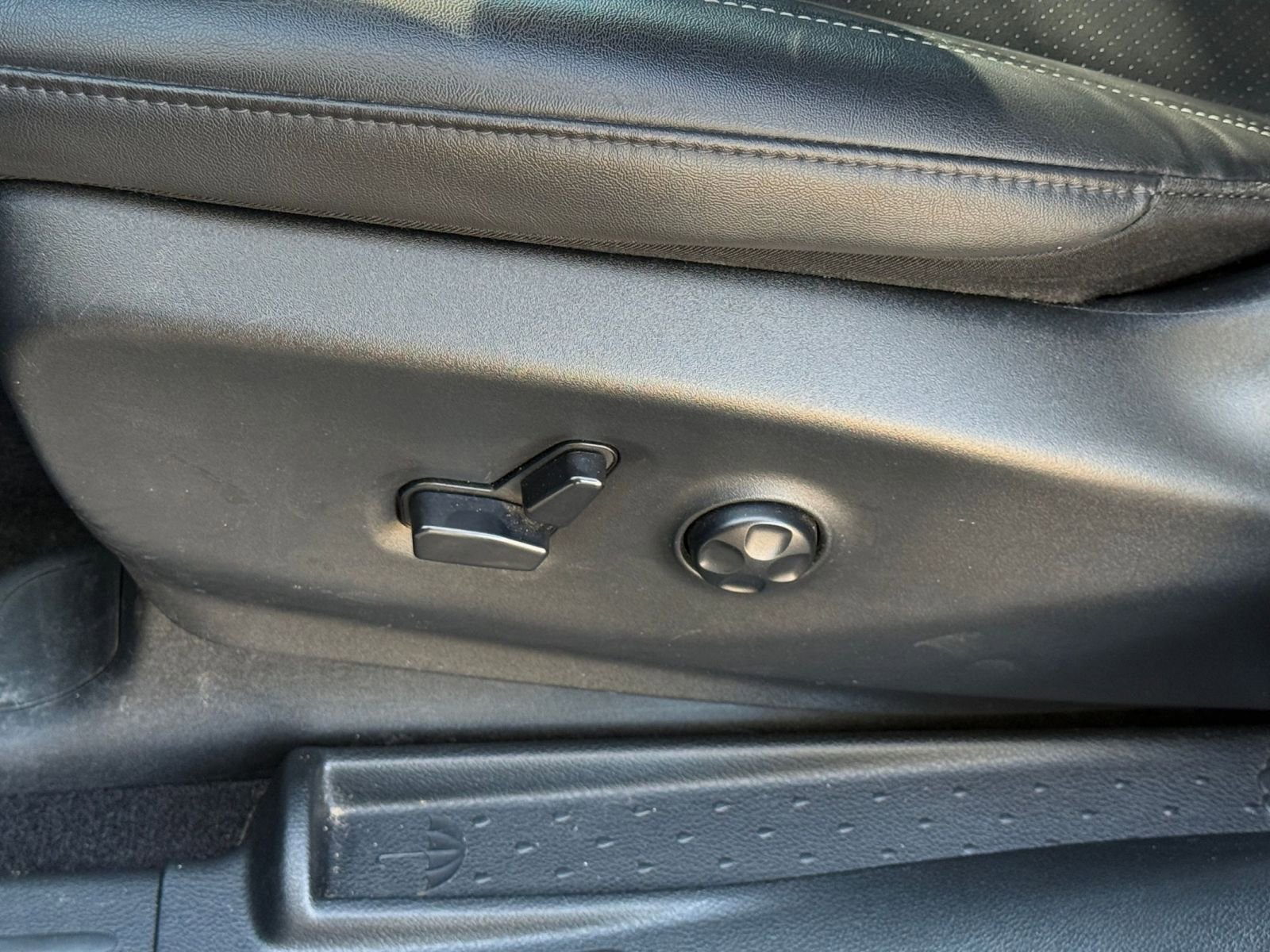 Used 2025 Chrysler Pacifica Select image 22