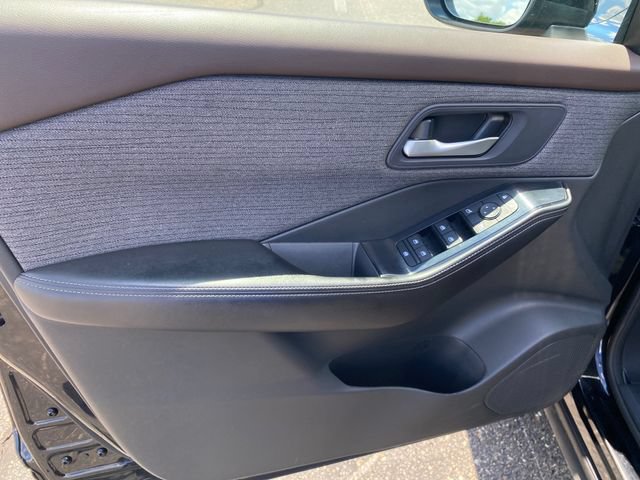Used 2023 Nissan Rogue SV FWD image 17