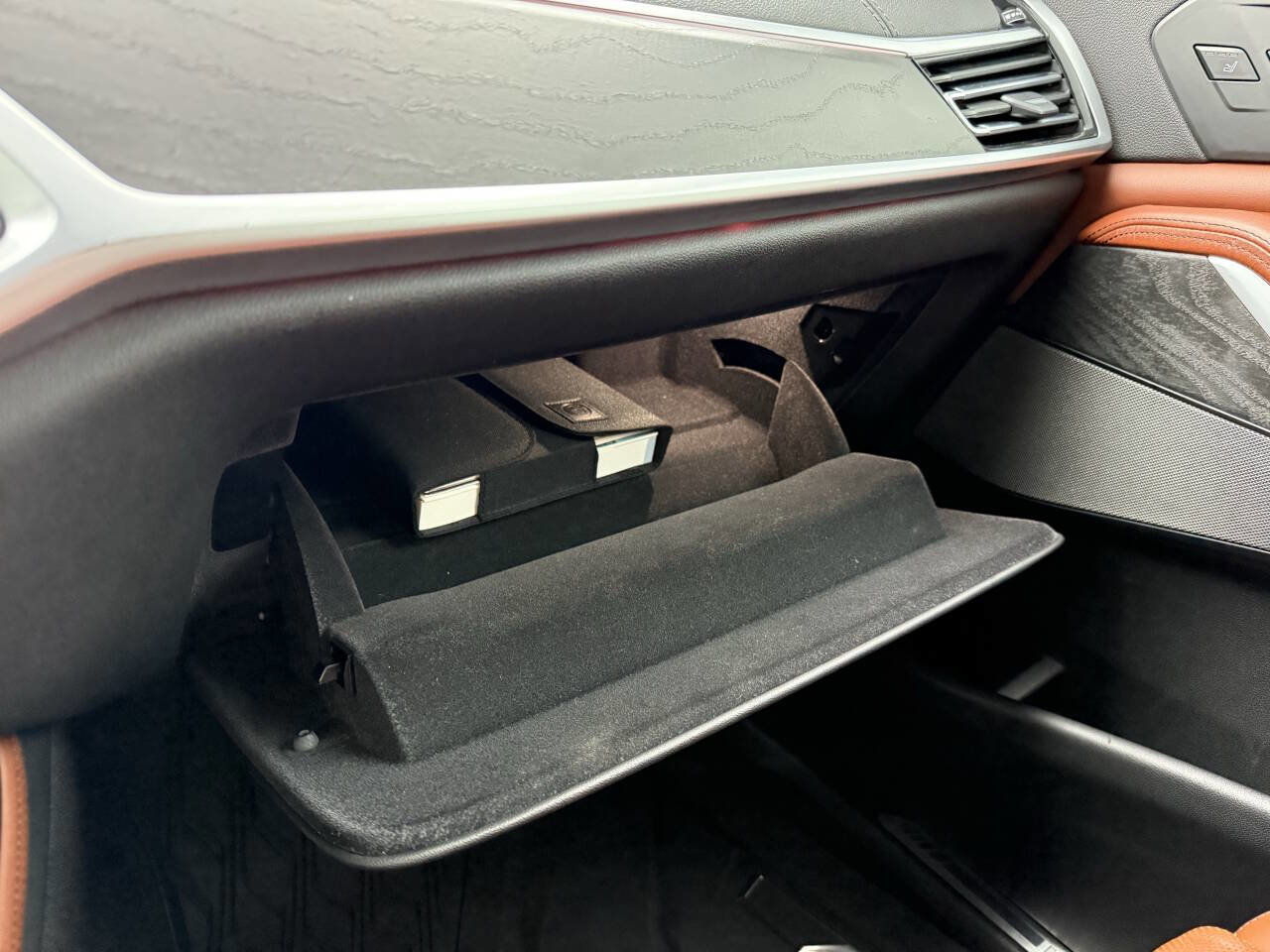 Used 2021 BMW X7 xDrive40i w/ M Sport Package image 27