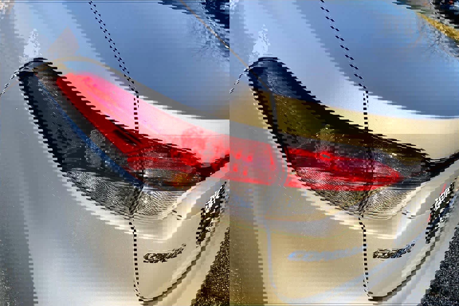 Used 2020 Toyota Corolla LE w/ LE Convenience Package image 27