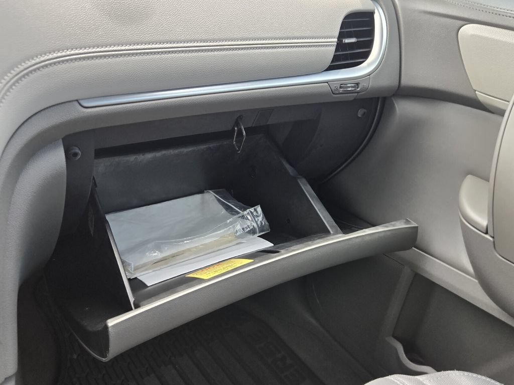 Used 2015 Chevrolet Traverse LS FWD image 21
