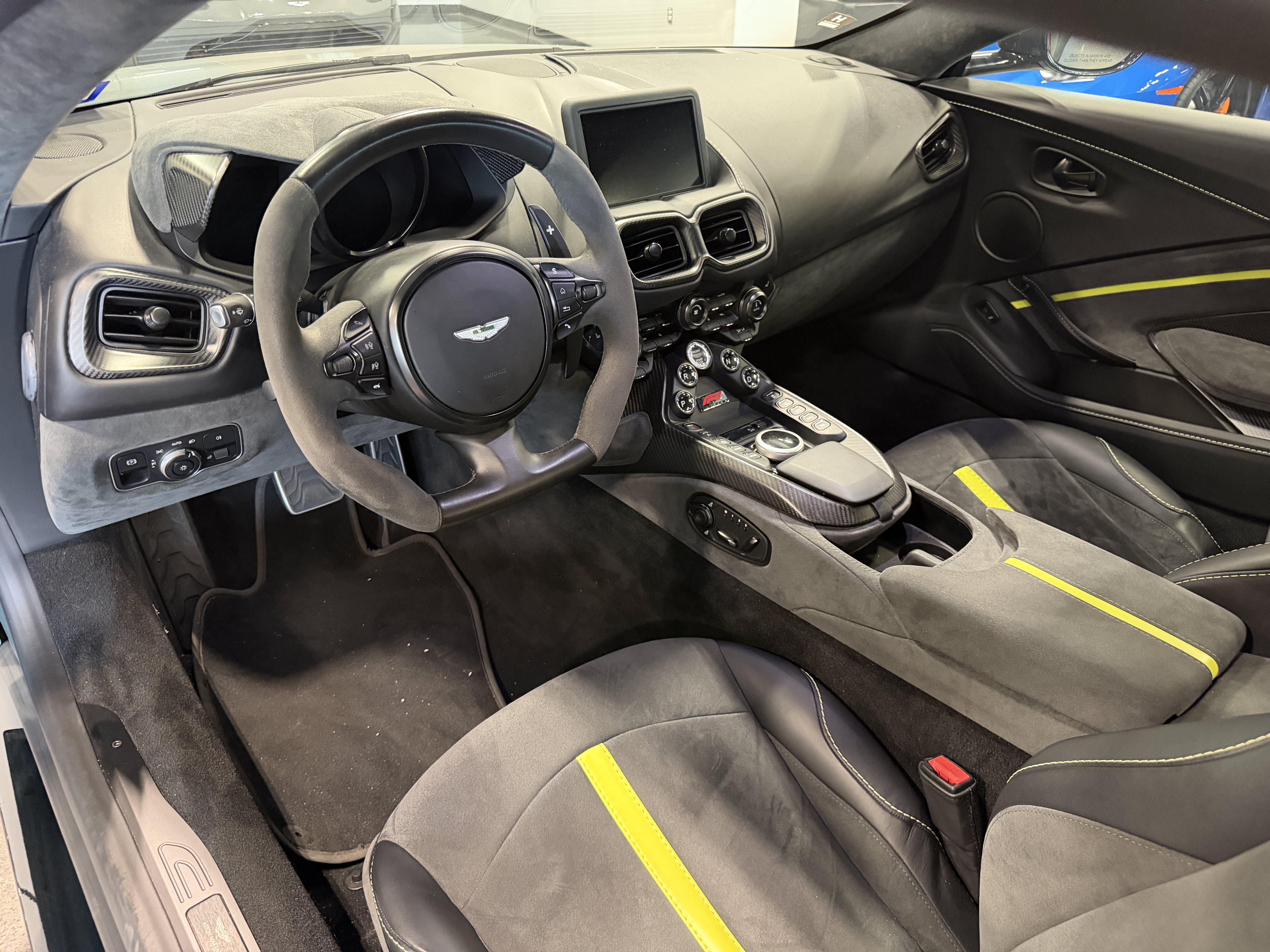 Used 2022 Aston Martin V8 Vantage Coupe RWD image 11